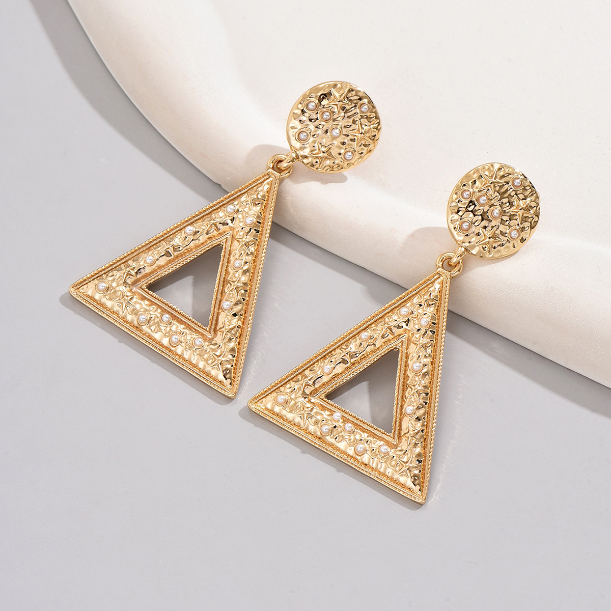 1 Pair Vintage Style Exaggerated Triangle Golden Toad Rectangle Plating Alloy Drop Earrings display picture 9
