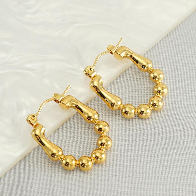 1 Piece Vintage Style Heart Shape Solid Color Twist Asymmetrical Polishing Plating Stainless Steel Titanium Steel 18K Gold Plated Hoop Earrings display picture 3