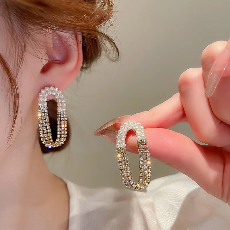 1 Pair Elegant Geometric Solid Color Tassel Inlay Alloy Zircon Drop Earrings display picture 3