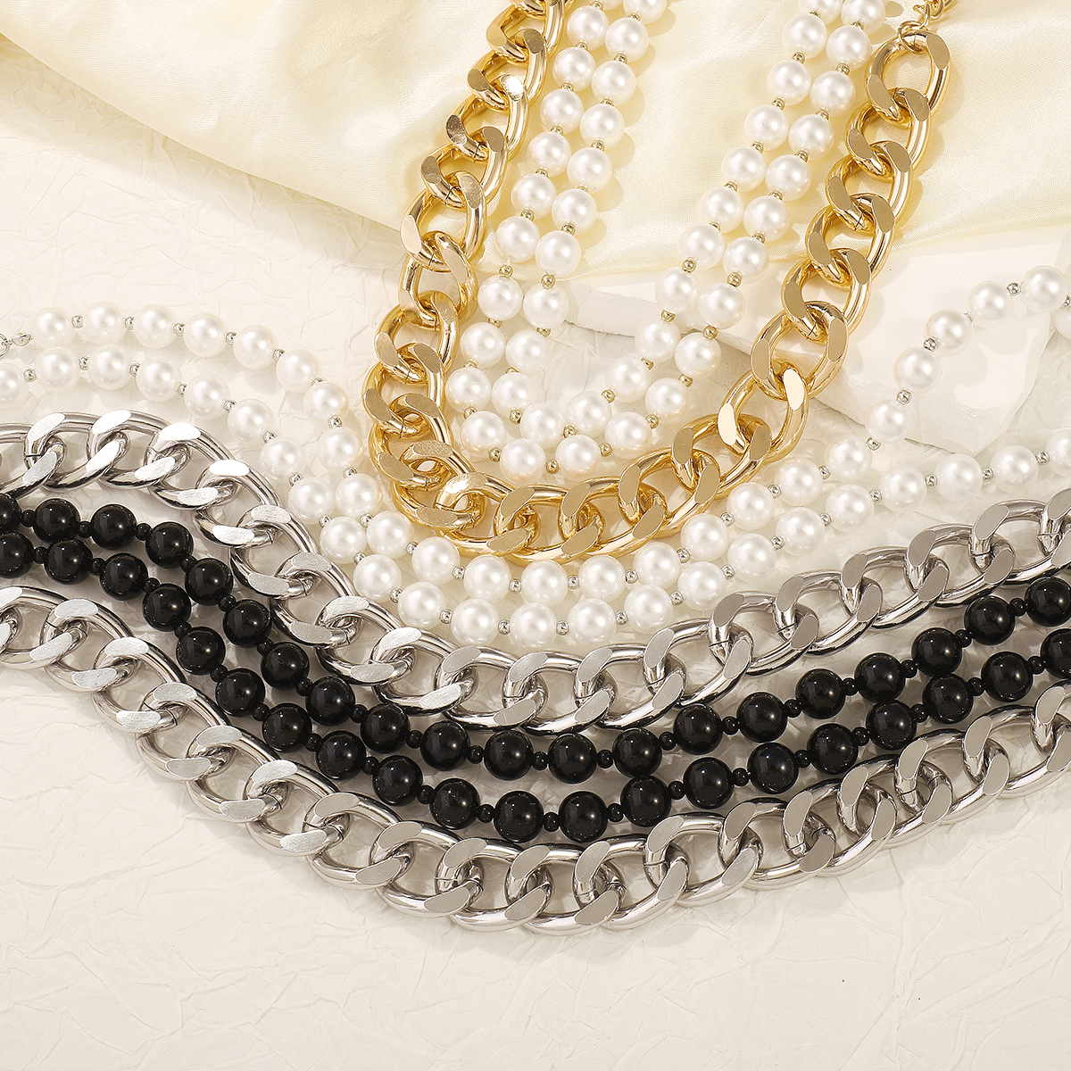 Moderner Stil Einfacher Stil Runden Imitationsperle Legierung Perlen Frau Halsband display picture 3