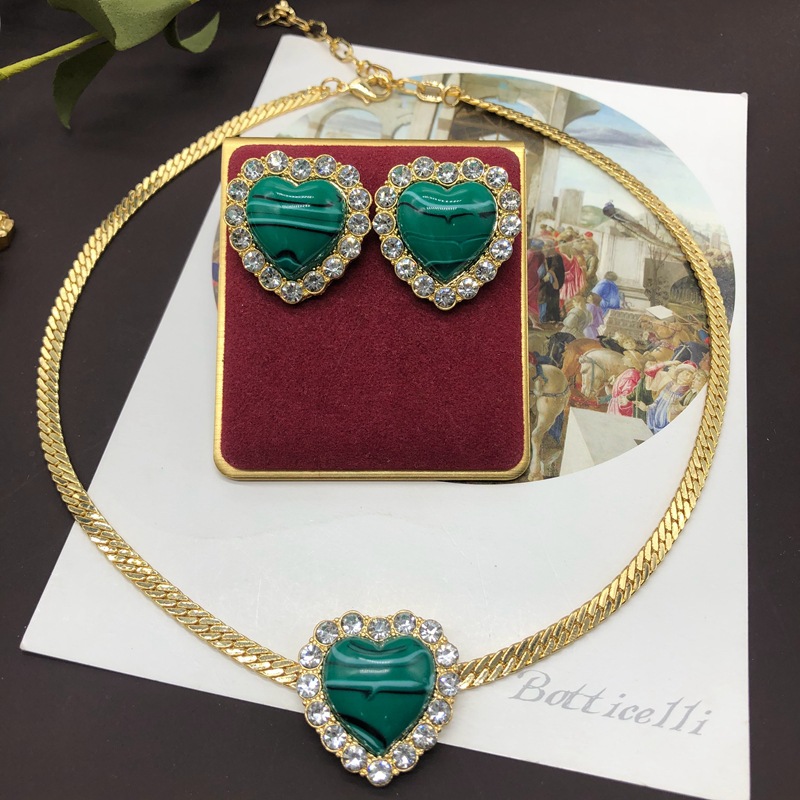 Modern Style Heart Shape Alloy Inlay Rhinestones Women's Earrings Necklace display picture 1