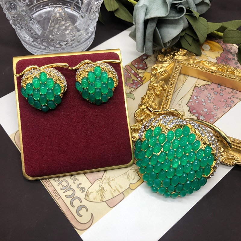 Retro Apple Alloy Plating Inlay Artificial Gemstones Zircon Women's Earrings Brooches display picture 1