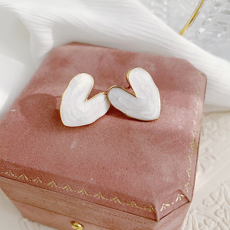 1 Pair Simple Style Classic Style Heart Shape Plating Alloy Gold Plated Ear Studs display picture 1