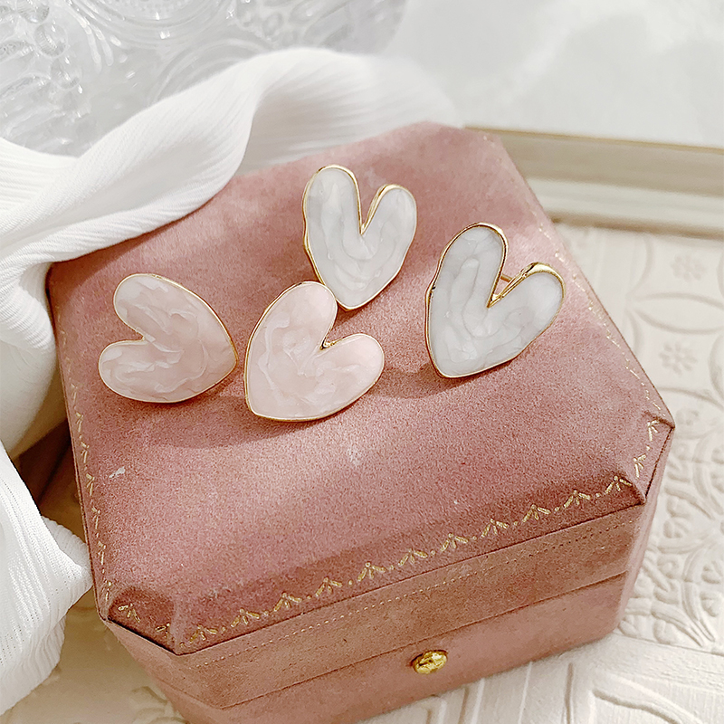 1 Pair Simple Style Classic Style Heart Shape Plating Alloy Gold Plated Ear Studs display picture 5
