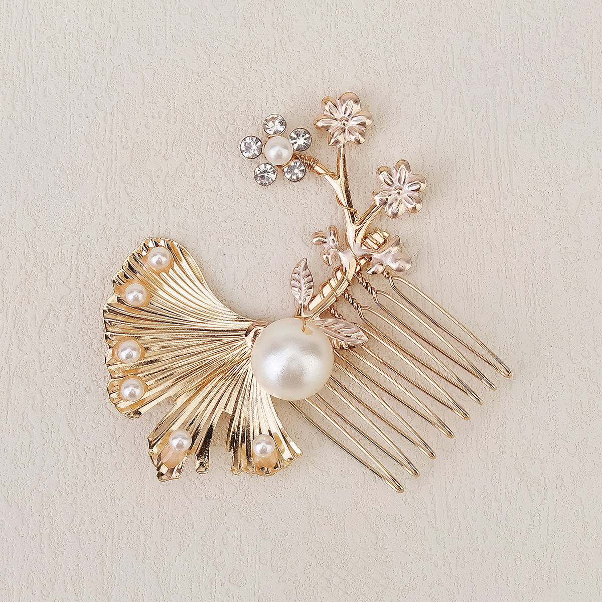 Retro Flower Alloy Inlay Pearl Zircon Insert Comb display picture 1