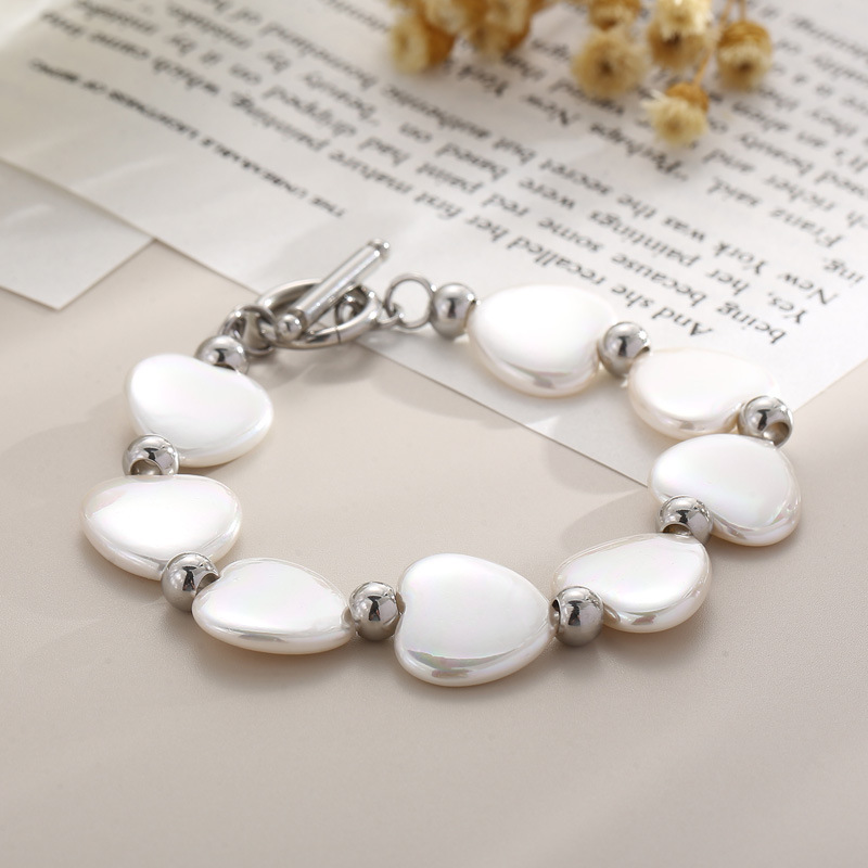 Simple Style Classic Style Heart Shape Artificial Pearl Titanium Steel Beaded Women's Bracelets display picture 1