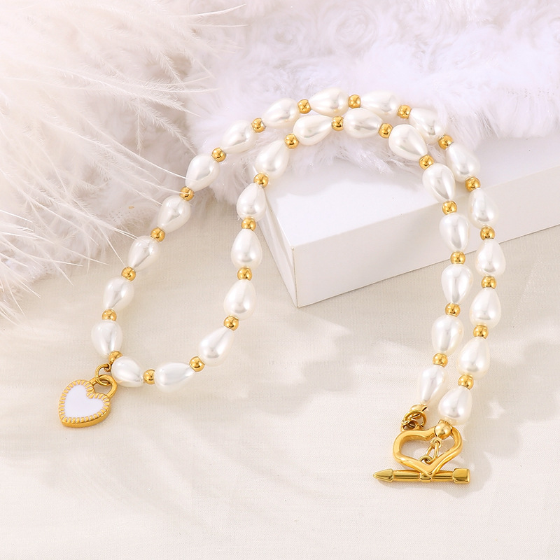 Großhandel Einfacher Stil Klassischer Stil Herzform Titan Stahl Perlen Halskette Mit Anhänger display picture 1
