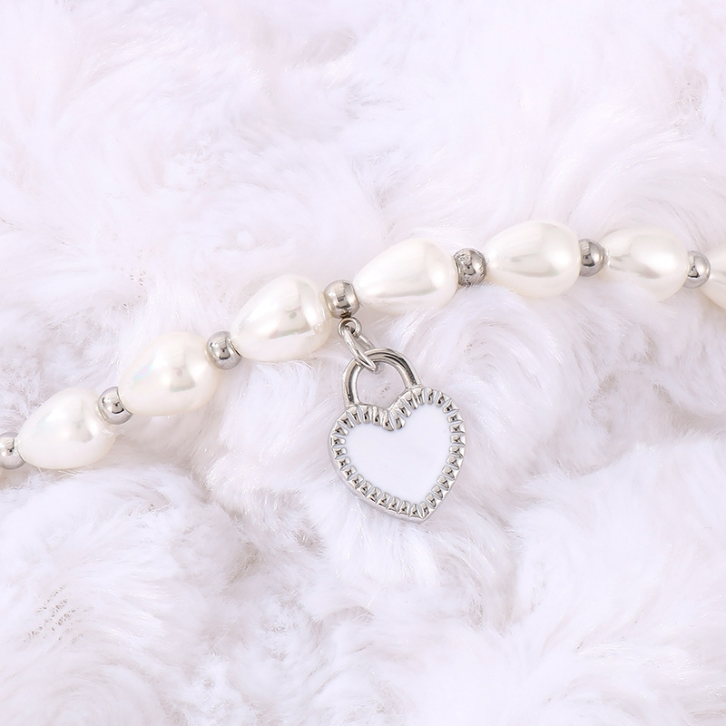 Großhandel Einfacher Stil Klassischer Stil Herzform Titan Stahl Perlen Halskette Mit Anhänger display picture 2