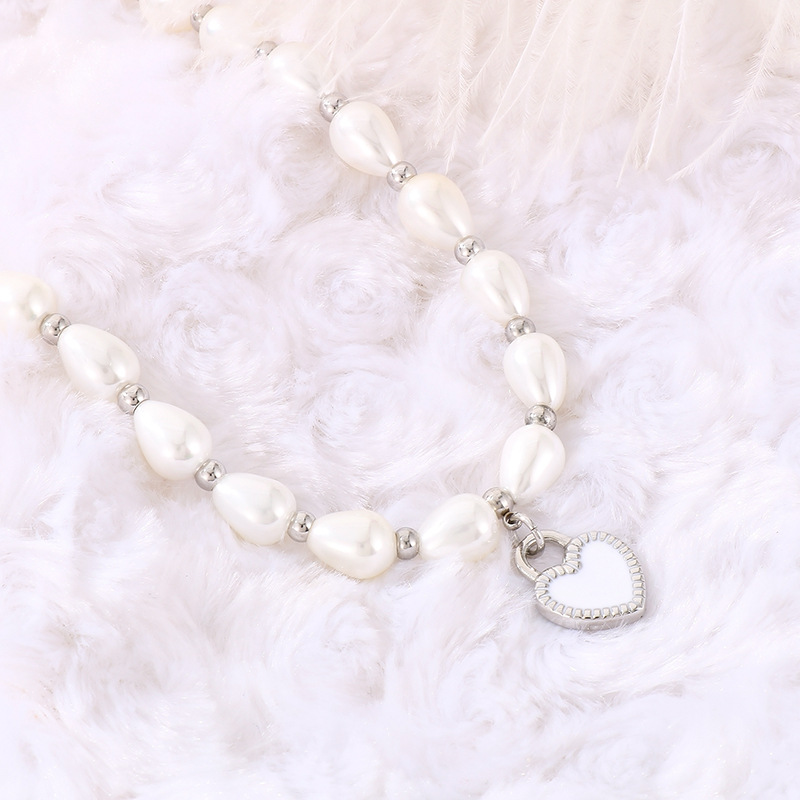 Großhandel Einfacher Stil Klassischer Stil Herzform Titan Stahl Perlen Halskette Mit Anhänger display picture 5
