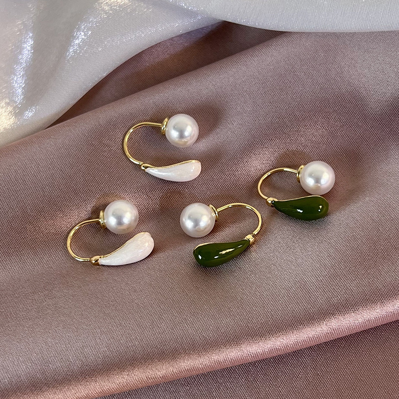 1 Pair Vintage Style Simple Style Round Inlay Alloy Pearl Gold Plated Ear Studs display picture 5