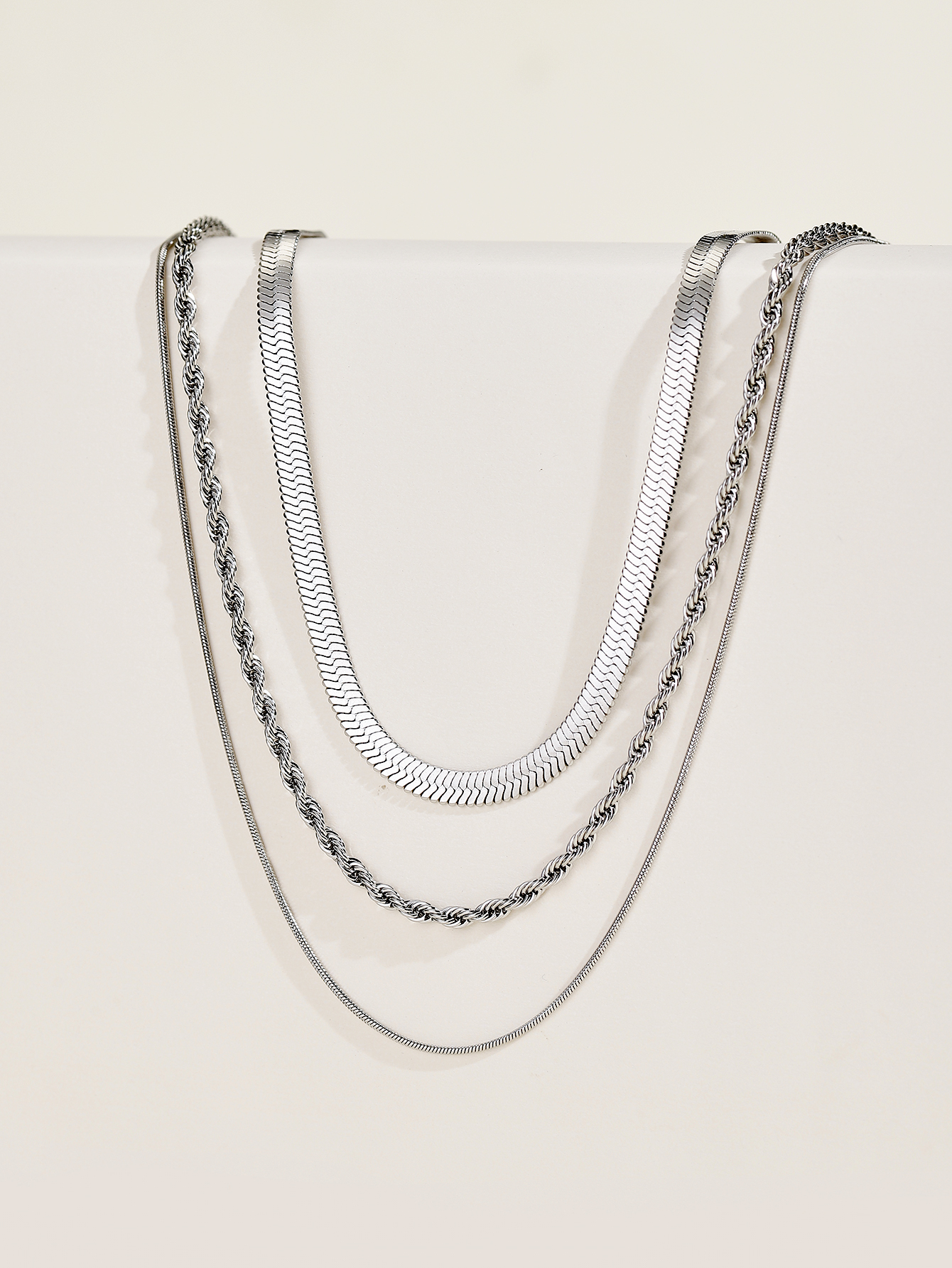 304 Stainless Steel Simple Style Classic Style Solid Color Three Layer Necklace display picture 4