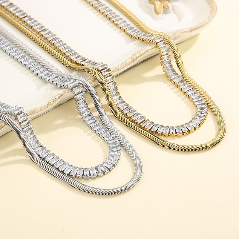 Acero Titanio Chapados en oro de 18k Estilo Simple Estilo Clásico Embutido Color Sólido Diamantes De Imitación Collares En Capas display picture 3