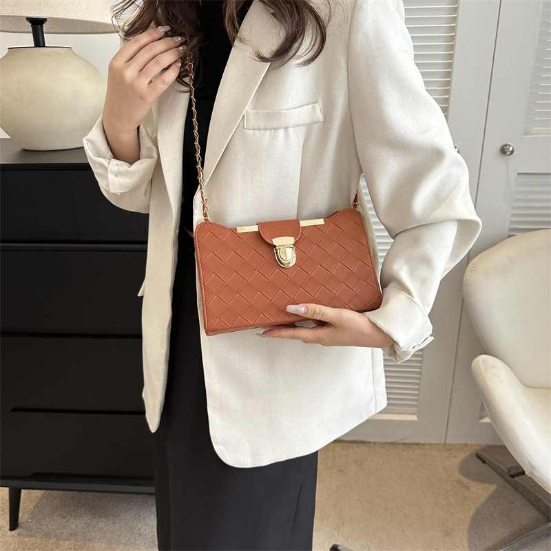 Women's Pu Leather Solid Color Vintage Style Square Magnetic Buckle Shoulder Bag Crossbody Bag display picture 4