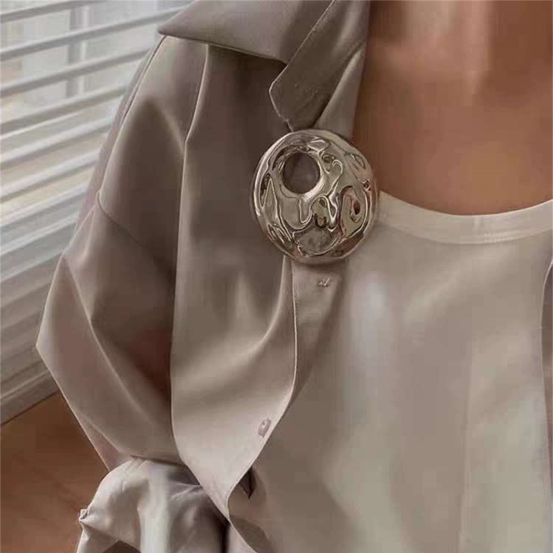 Casual Simple Style Solid Color Alloy Plating Hollow Out Women's Brooches 1 Piece display picture 11