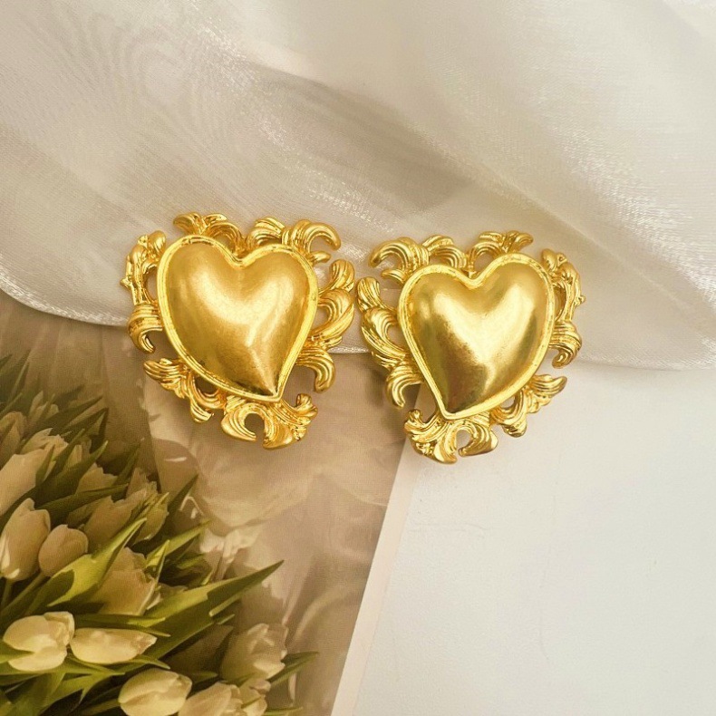 1 Pair Vintage Style Heart Shape Plating Alloy Ear Studs display picture 1