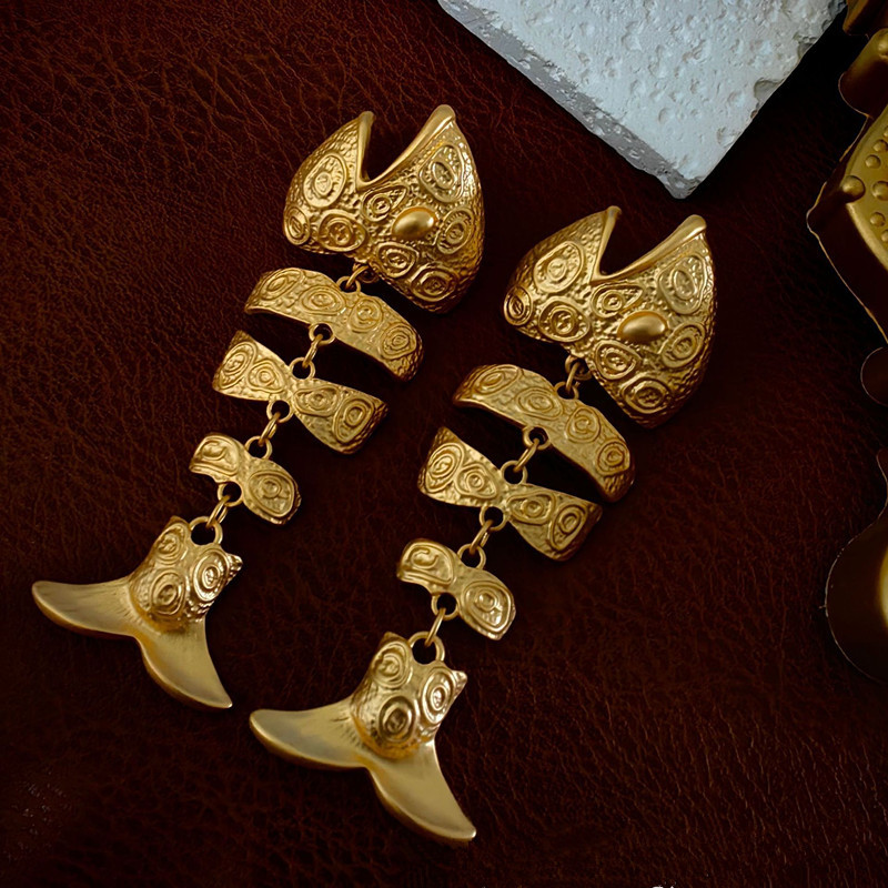 1 Pair Vintage Style Exaggerated Fish Bone Plating Alloy 24k Gold Plated Drop Earrings display picture 1