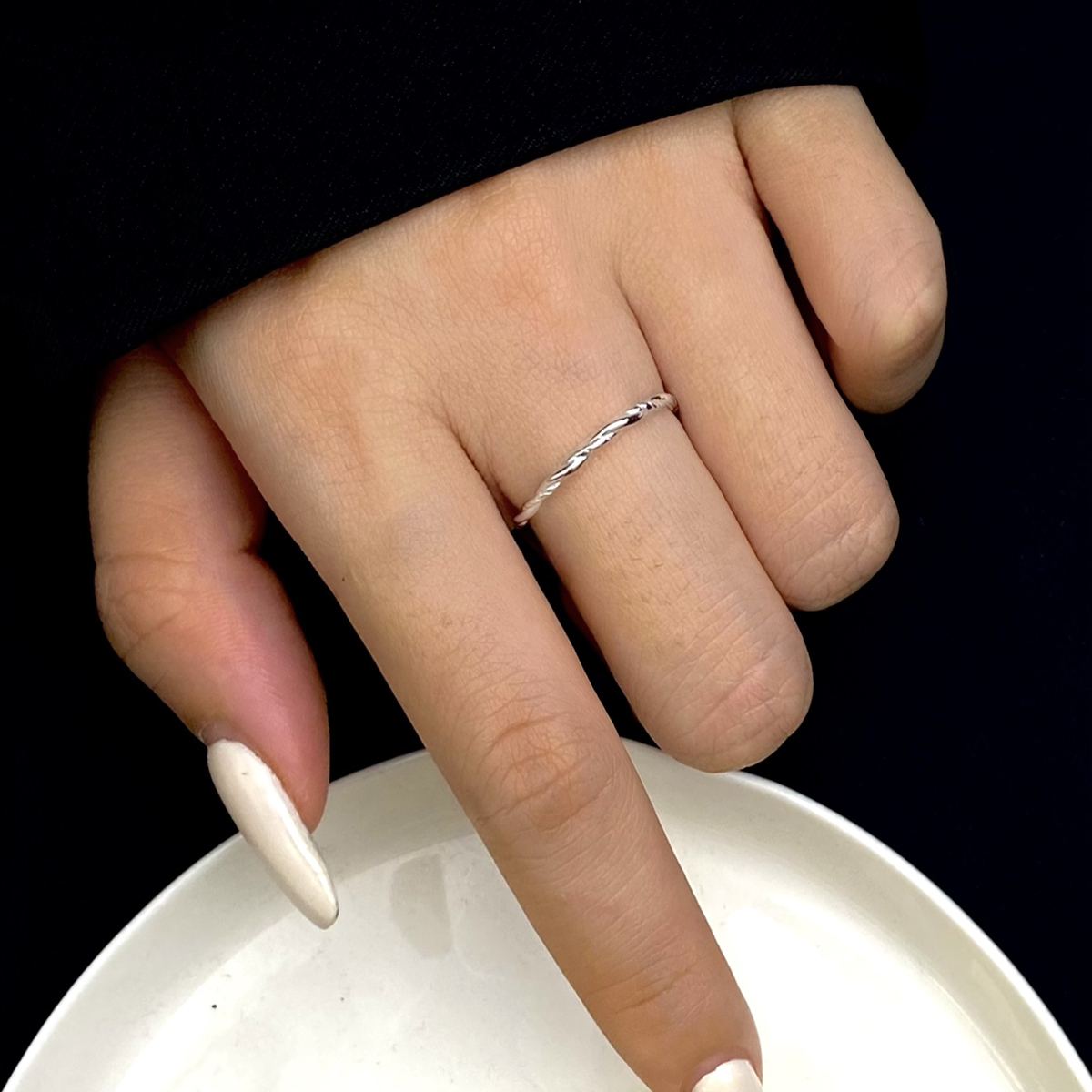 Simple Style Circle Solid Color Sterling Silver Plating White Gold Plated Rings display picture 1