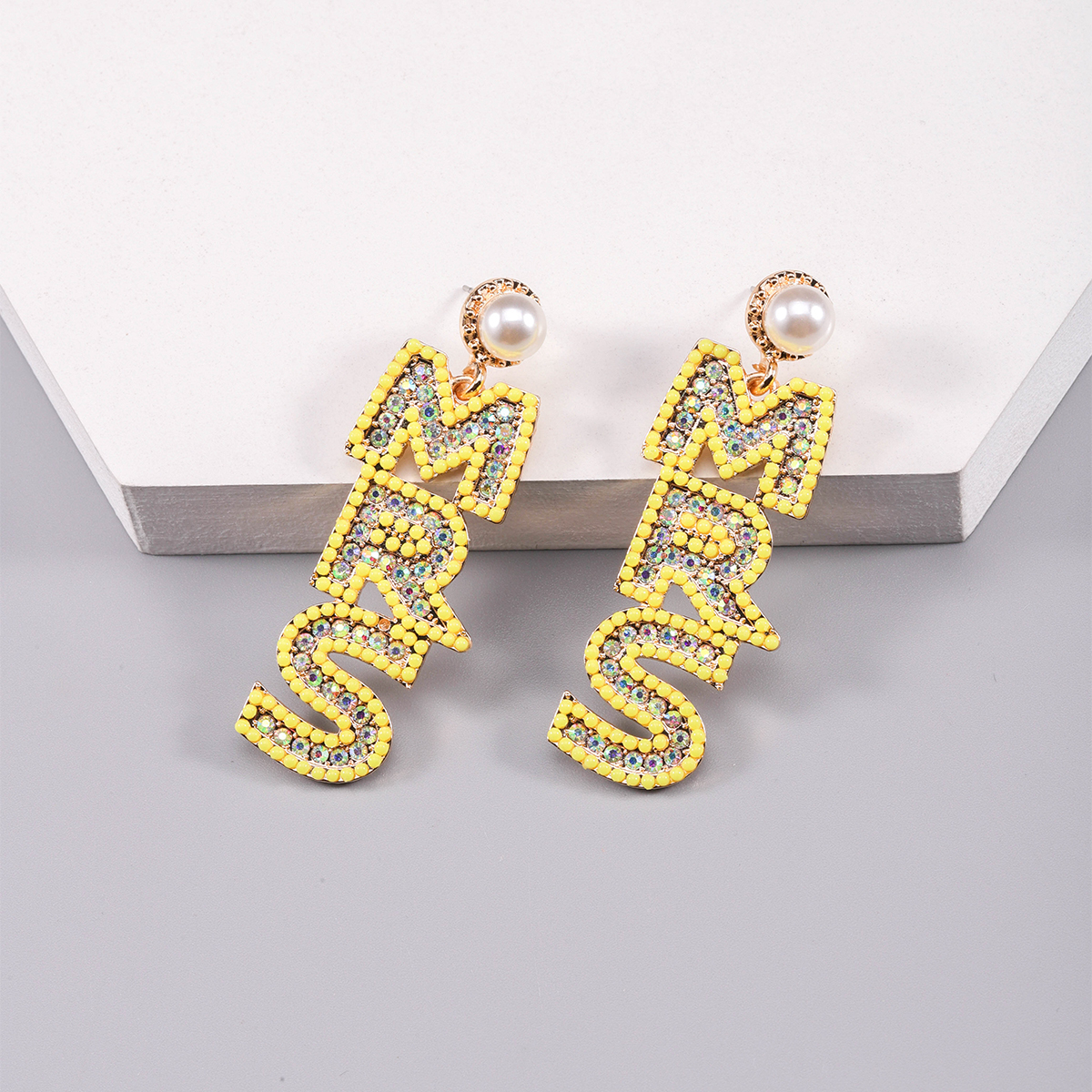 1 Pair Nordic Style Korean Style Letter Plating Inlay Alloy Rhinestones Pearl Beads Gold Plated Drop Earrings display picture 4