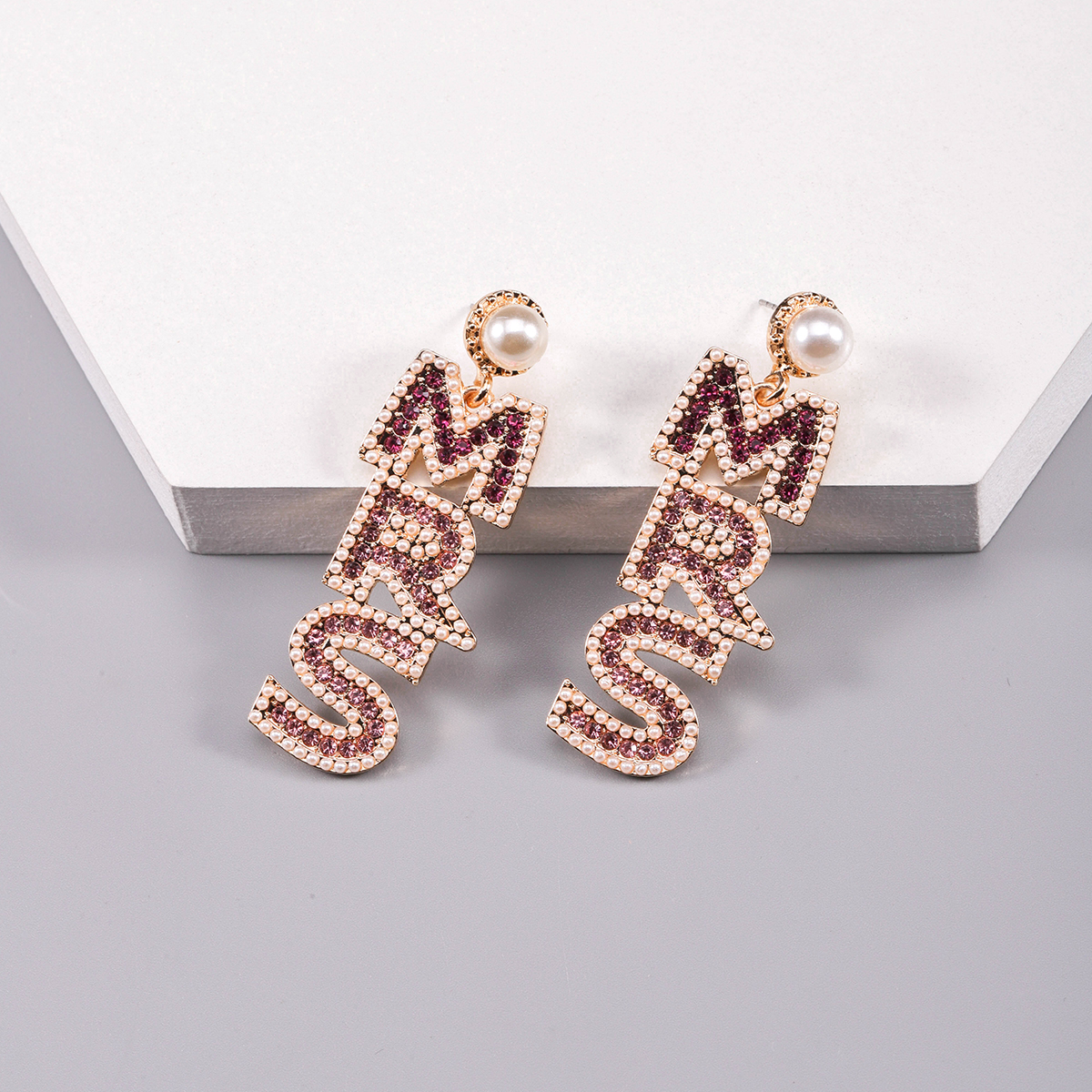 1 Pair Nordic Style Korean Style Letter Plating Inlay Alloy Rhinestones Pearl Beads Gold Plated Drop Earrings display picture 6