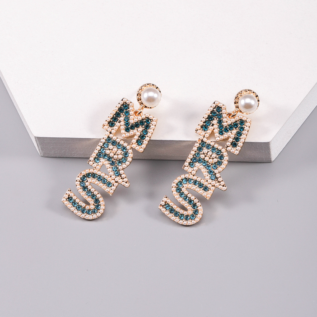 1 Pair Nordic Style Korean Style Letter Plating Inlay Alloy Rhinestones Pearl Beads Gold Plated Drop Earrings display picture 5