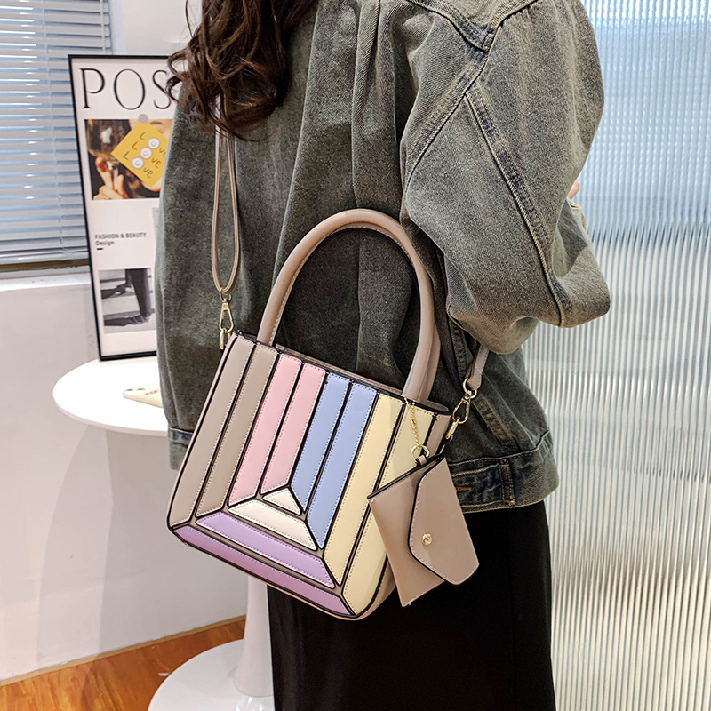 Women's All Seasons Pu Leather Color Block Streetwear Sewing Thread Square Zipper Handbag display picture 6