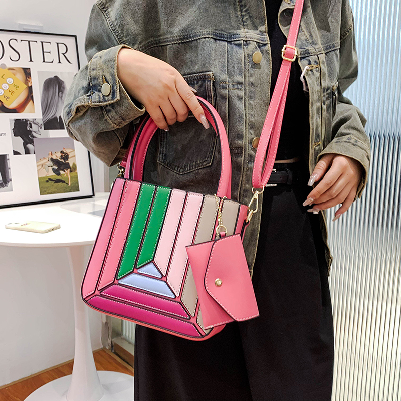 Women's All Seasons Pu Leather Color Block Streetwear Sewing Thread Square Zipper Handbag display picture 9