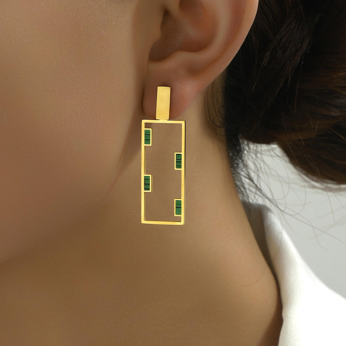 1 Pair Elegant Modern Style Commute Square Asymmetrical Plating 201 Stainless Steel Plastic 18K Gold Plated Drop Earrings display picture 3