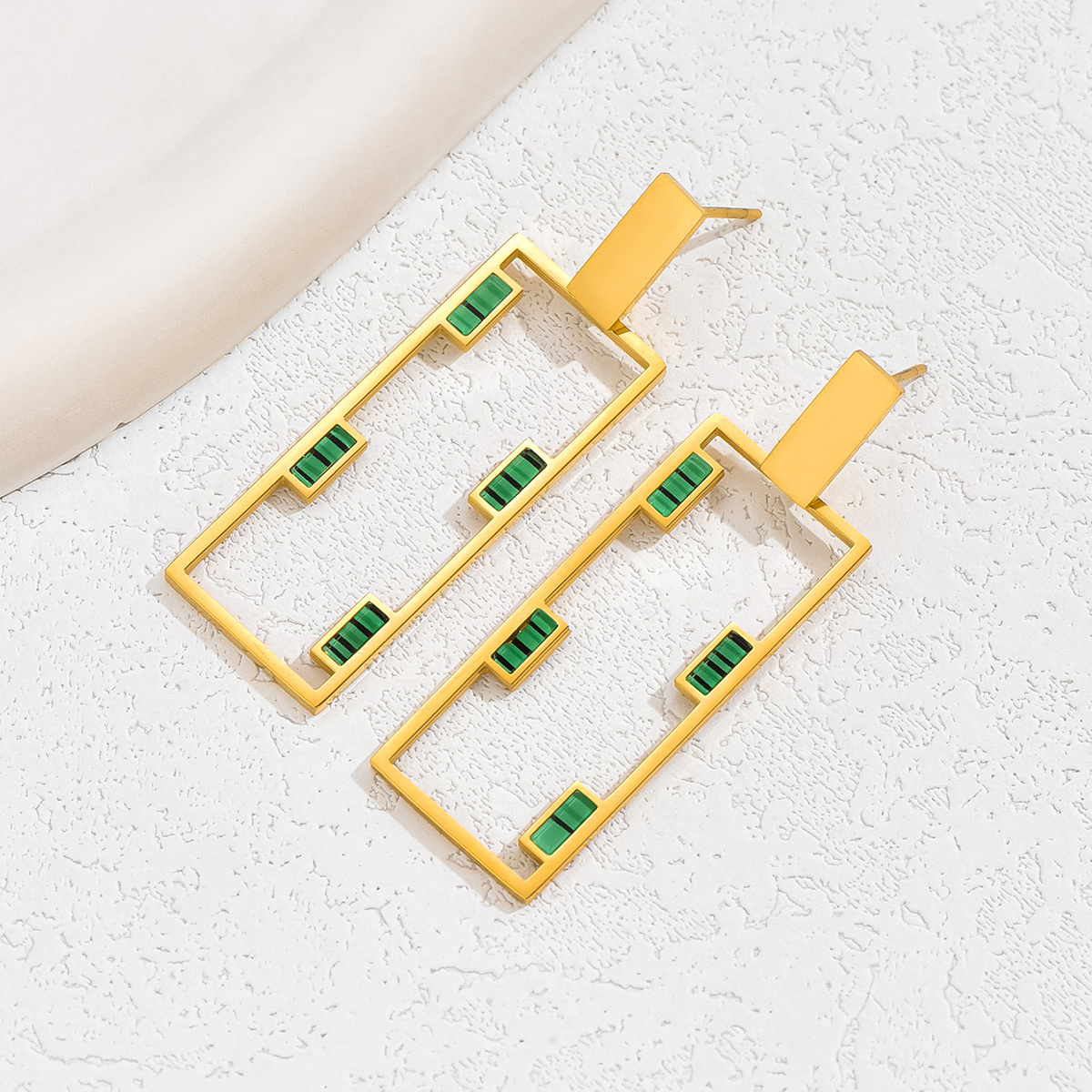 1 Pair Elegant Modern Style Commute Square Asymmetrical Plating 201 Stainless Steel Plastic 18K Gold Plated Drop Earrings display picture 4