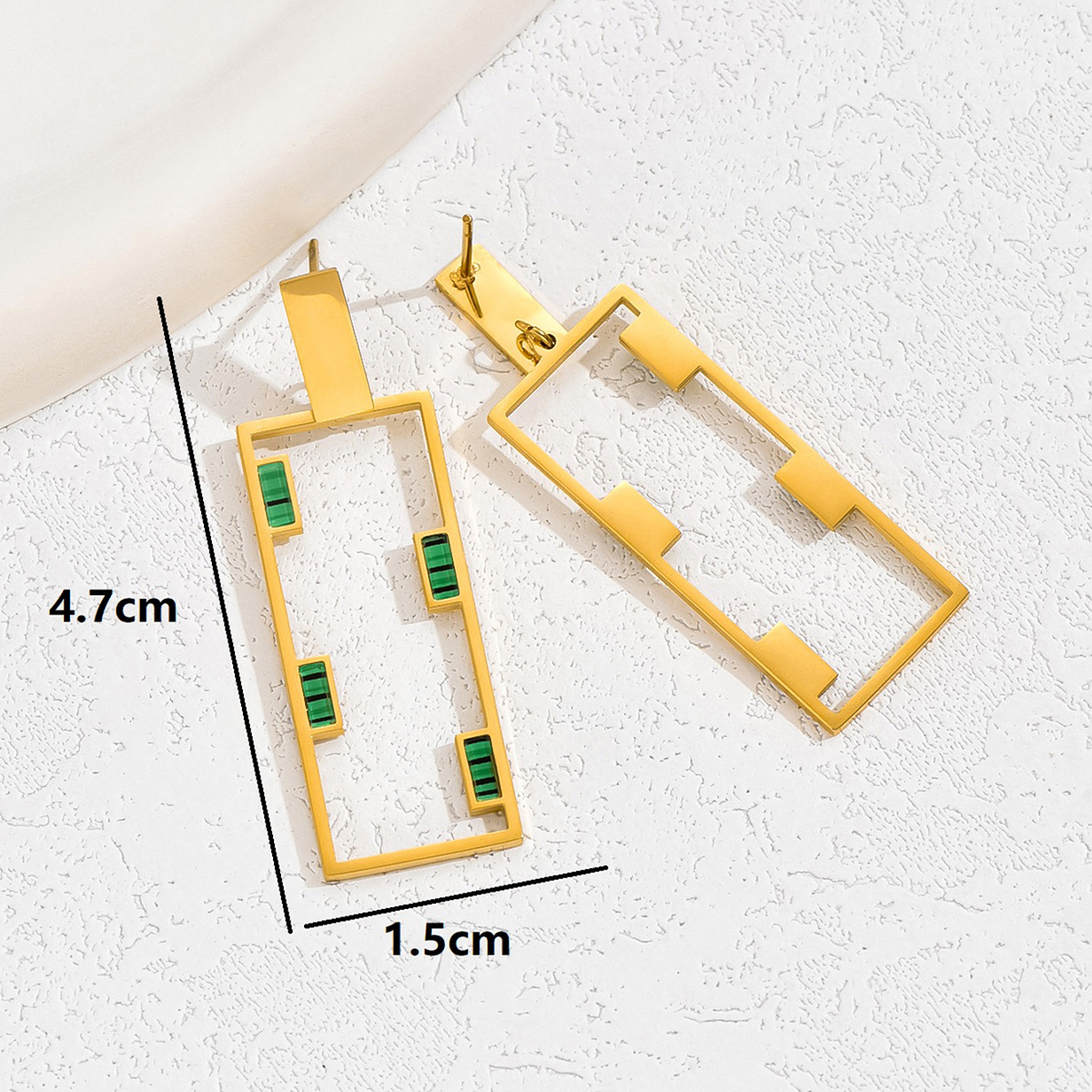 1 Pair Elegant Modern Style Commute Square Asymmetrical Plating 201 Stainless Steel Plastic 18K Gold Plated Drop Earrings display picture 5