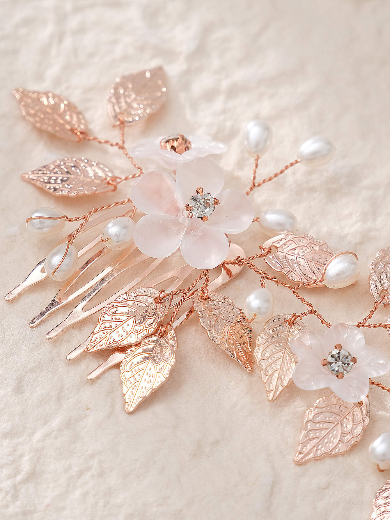 Retro Leaf Flower Alloy Copper Pearl Inlay Rhinestones Insert Comb display picture 4