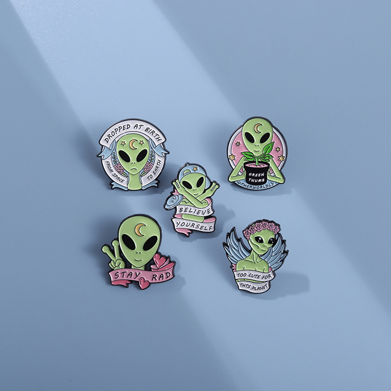 Cartoon Style Alien Letter Alloy Stoving Varnish Unisex Brooches display picture 5