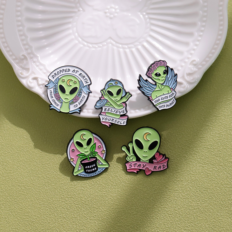 Cartoon Style Alien Letter Alloy Stoving Varnish Unisex Brooches display picture 6