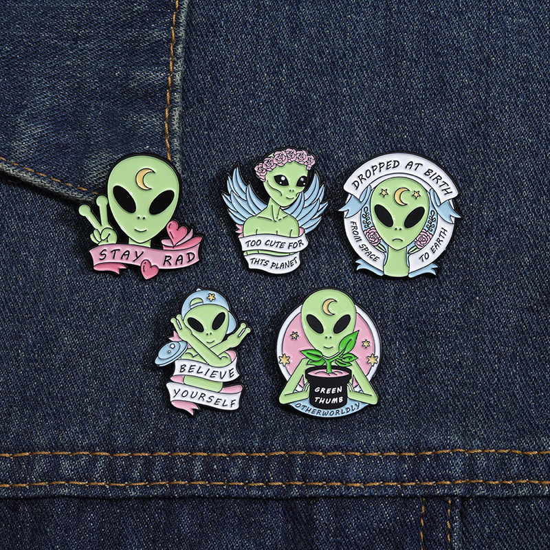 Cartoon Style Alien Letter Alloy Stoving Varnish Unisex Brooches display picture 9