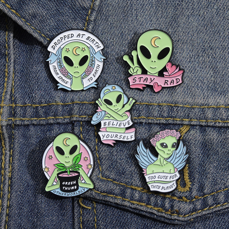 Cartoon Style Alien Letter Alloy Stoving Varnish Unisex Brooches display picture 11
