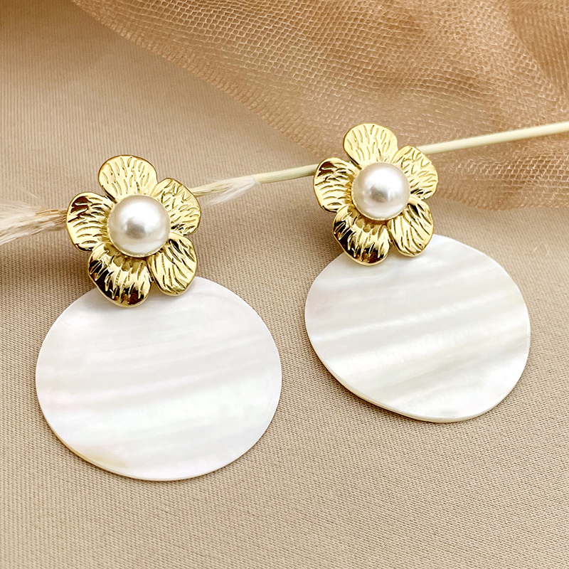 1 Pair Elegant Cute Simple Style Flower Plating Inlay 304 Stainless Steel Pearl Shell Gold Plated Drop Earrings display picture 2