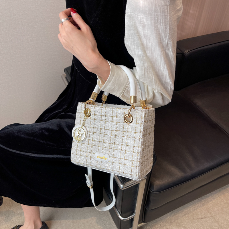 Women's All Seasons Woolen Solid Color Classic Style Sewing Thread Square Zipper Handbag display picture 4