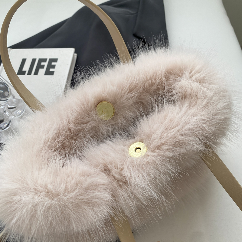 Women's Plush Solid Color Cute Basic Sewing Thread Square Magnetic Buckle Shoulder Bag Crossbody Bag Bucket Bag display picture 6