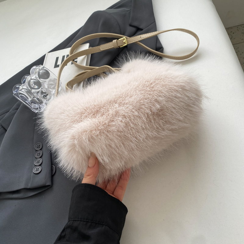 Women's Plush Solid Color Cute Basic Sewing Thread Square Magnetic Buckle Shoulder Bag Crossbody Bag Bucket Bag display picture 7