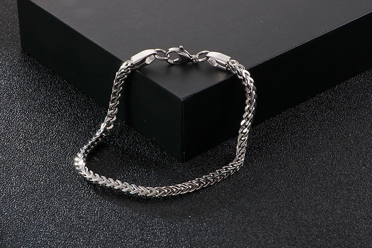 Simple Style Solid Color Titanium Steel Plating Chain 18K Gold Plated Men's Bracelets display picture 3