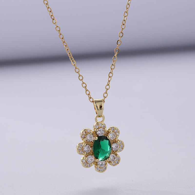 Retro Flower Stainless Steel Copper Plating Inlay Zircon 18k Gold Plated Pendant Necklace display picture 3
