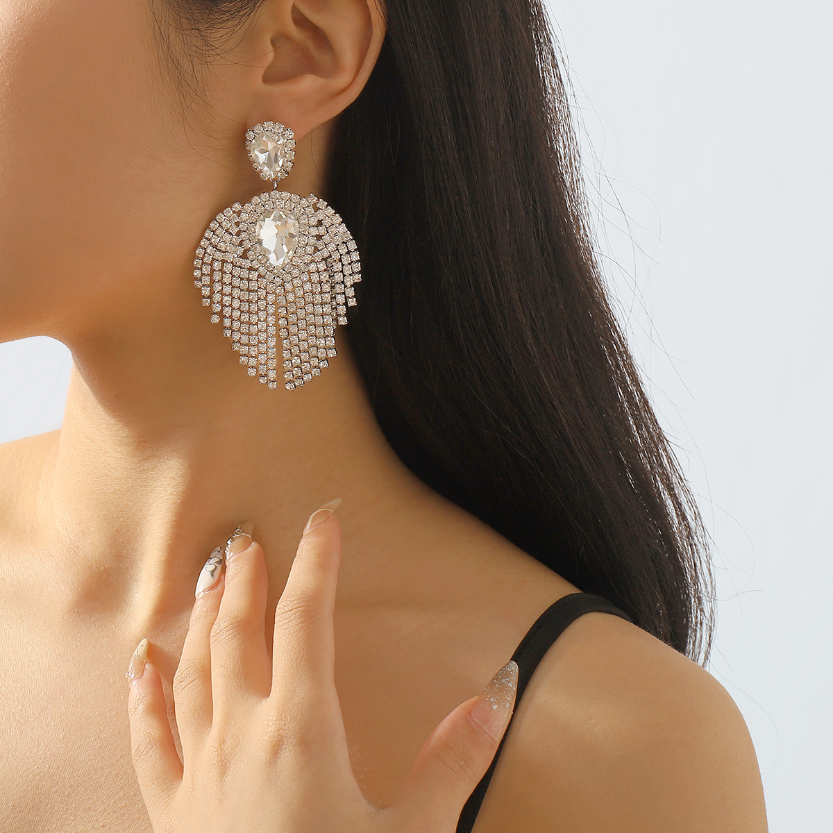 1 Pair Modern Style Simple Style Heart Shape Rhinestone Drop Earrings display picture 3