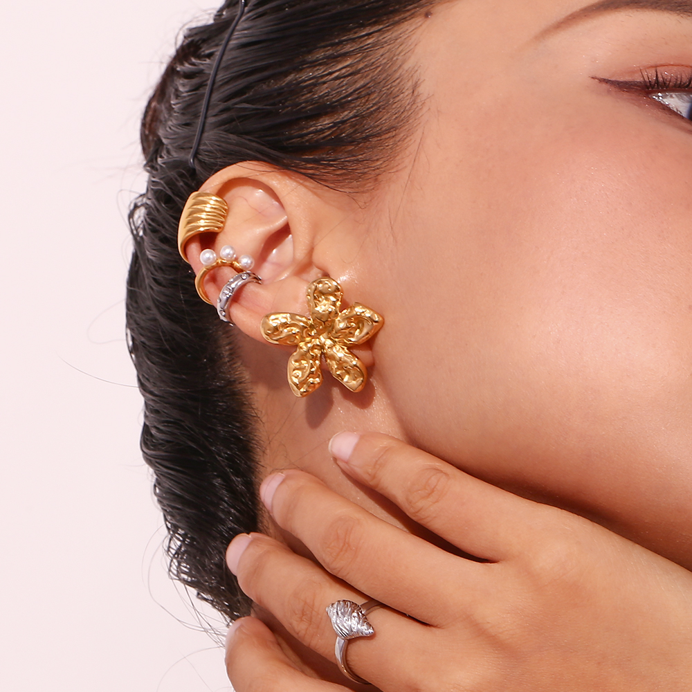 1 Pair Vintage Style Simple Style Classic Style Flower Plating Pleated Stainless Steel 18k Gold Plated Ear Studs display picture 10