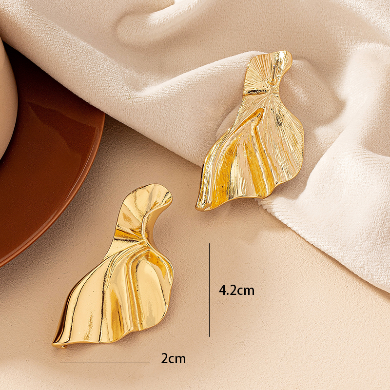 Wholesale Jewelry Simple Style Heart Shape Alloy 14k Gold Plated Asymmetrical Plating Ear Studs display picture 4