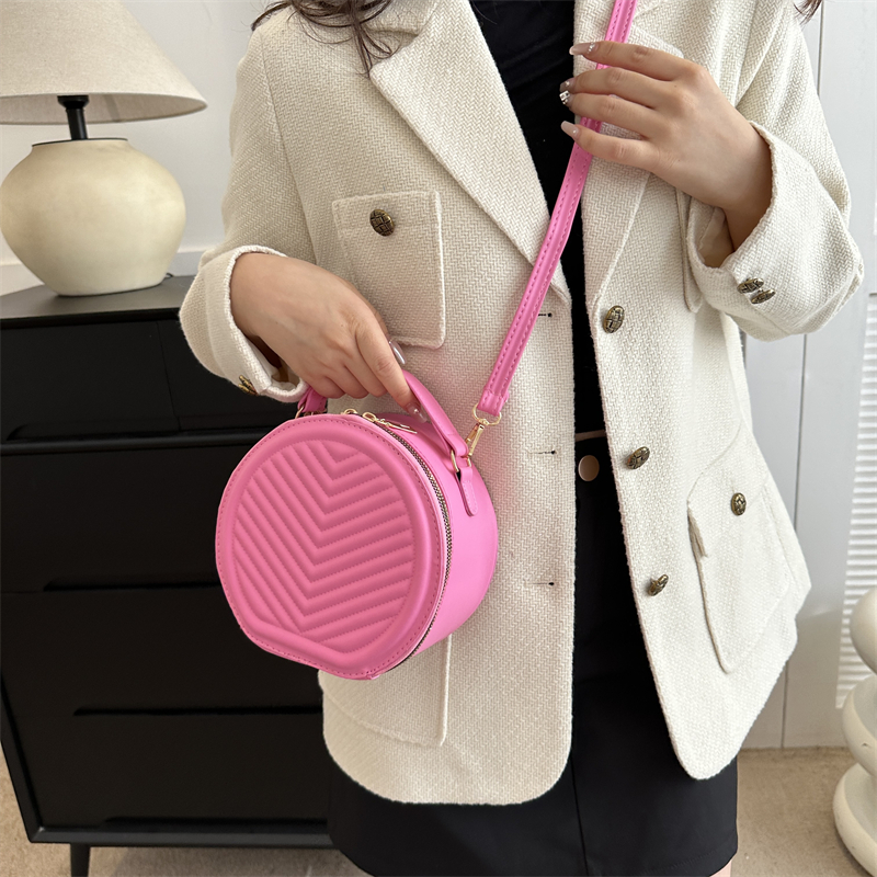 Women's Pu Leather Solid Color Cute Basic Round Zipper Shoulder Bag Crossbody Bag display picture 1