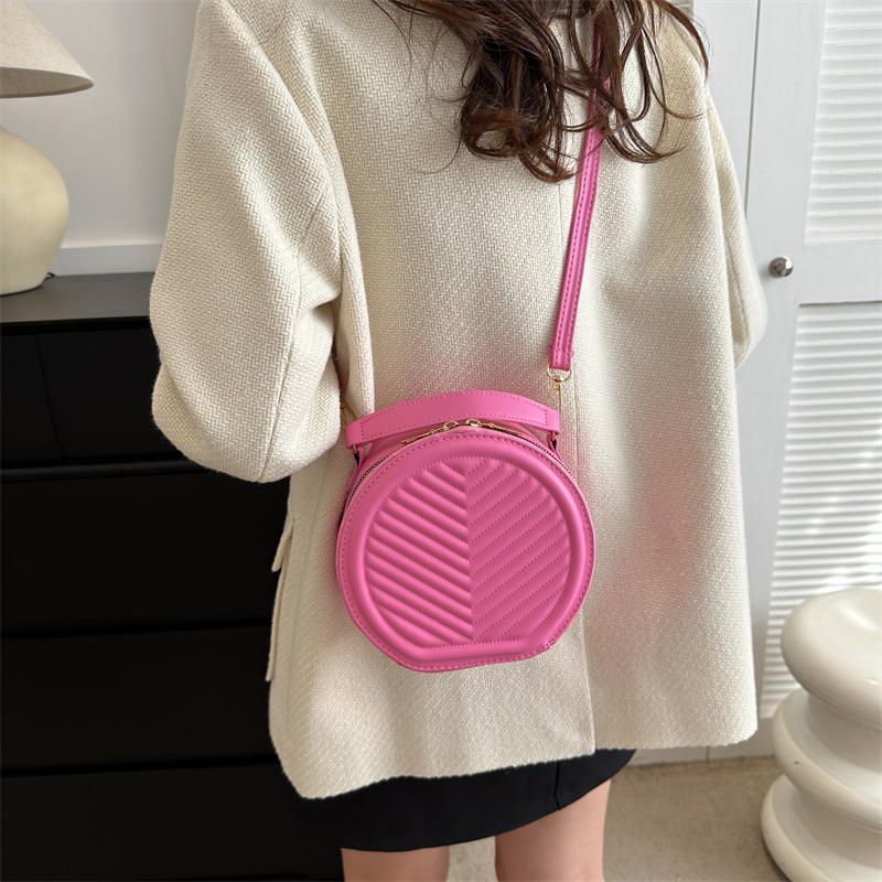 Women's Pu Leather Solid Color Cute Basic Round Zipper Shoulder Bag Crossbody Bag display picture 8