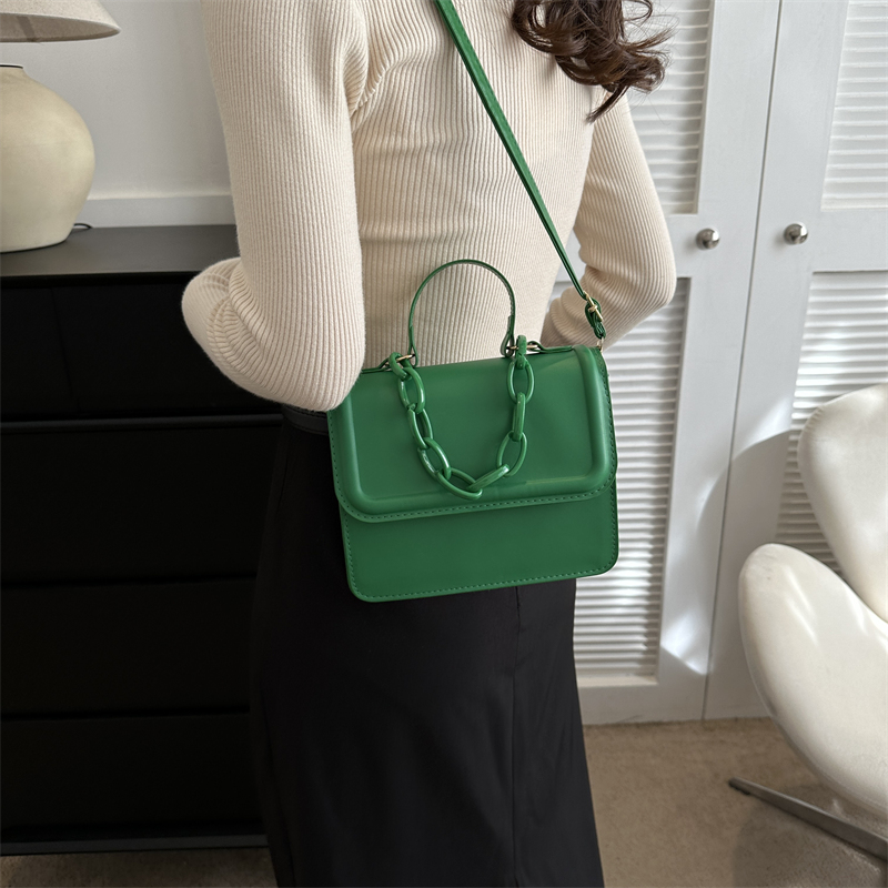 Women's Pu Leather Solid Color Basic Square Magnetic Buckle Shoulder Bag Crossbody Bag display picture 2