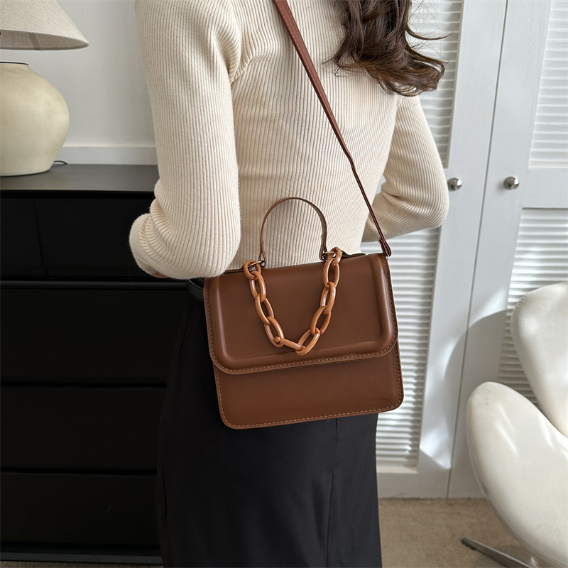 Women's Pu Leather Solid Color Basic Square Magnetic Buckle Shoulder Bag Crossbody Bag display picture 1