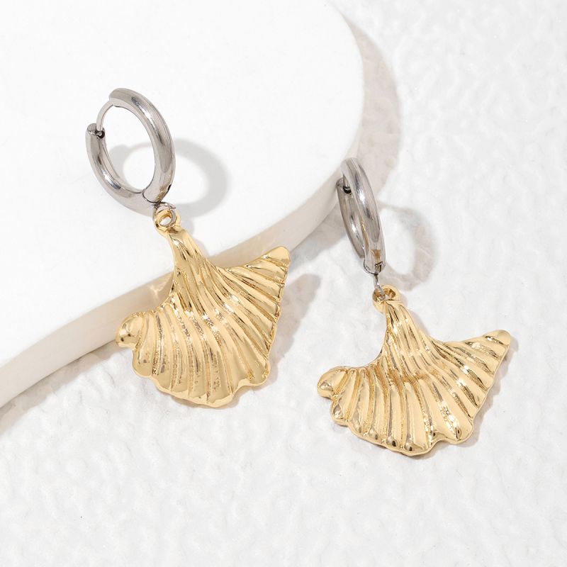 1 Pair Classical Shell Polishing Stainless Steel 18K Gold Plated Drop Earrings display picture 3