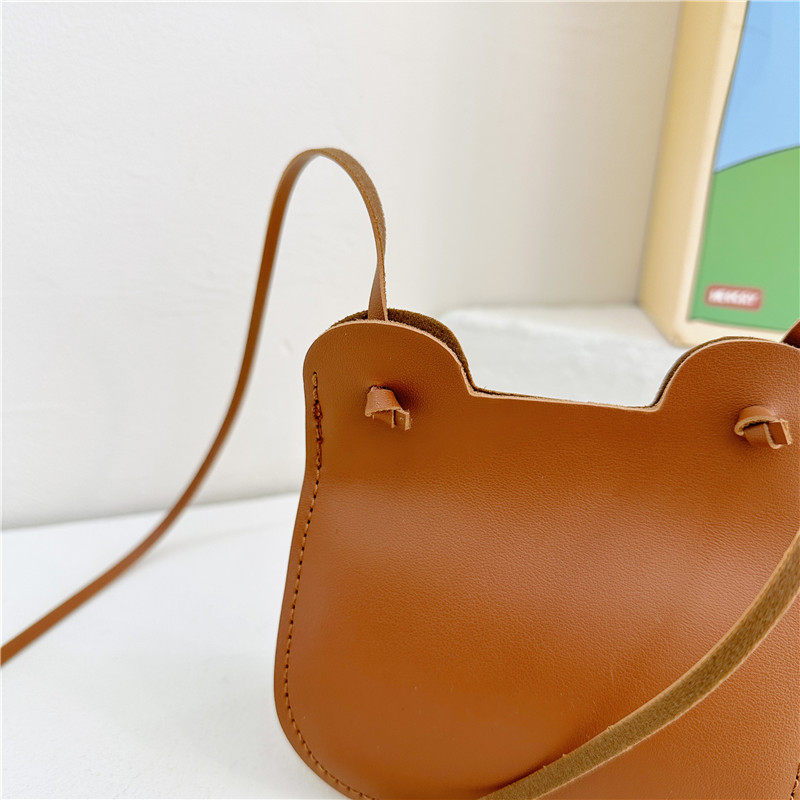 Kid's Pu Leather Little Bear Solid Color Cute Sewing Thread Square Open Shoulder Bag Crossbody Bag display picture 9