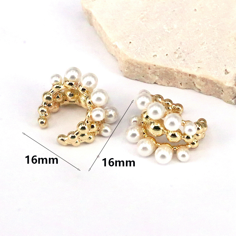 1 Pair Elegant Streetwear Geometric Plating Inlay Copper Artificial Pearls Zircon 18k Gold Plated Ear Studs display picture 3